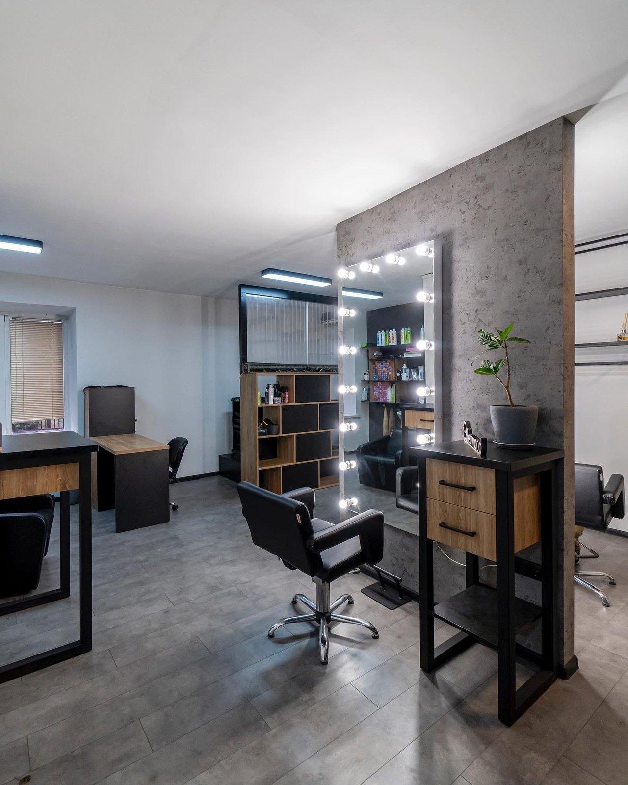 Black & Oak Hair Studio with Slatted Reception Desk — 3