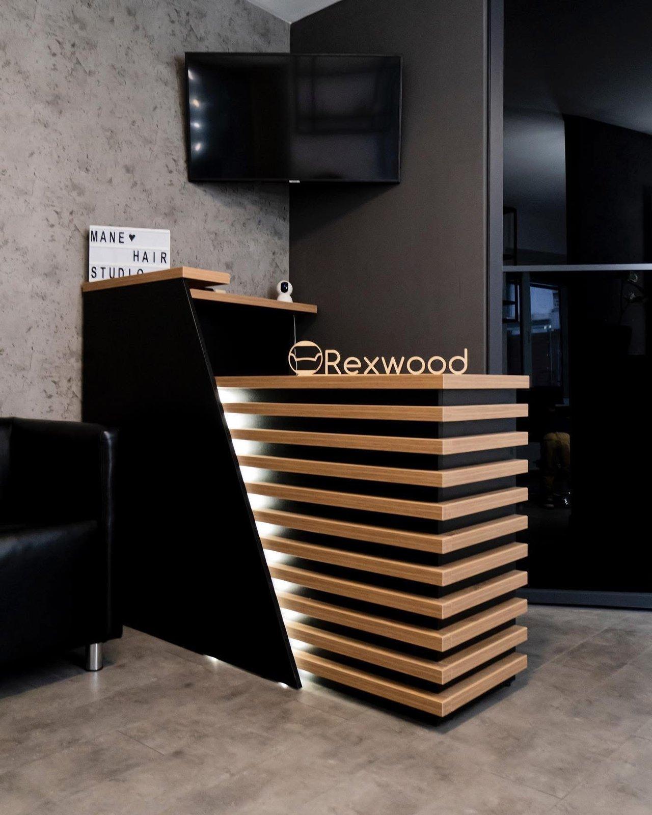 Black & Oak Hair Studio with Slatted Reception Desk — 5