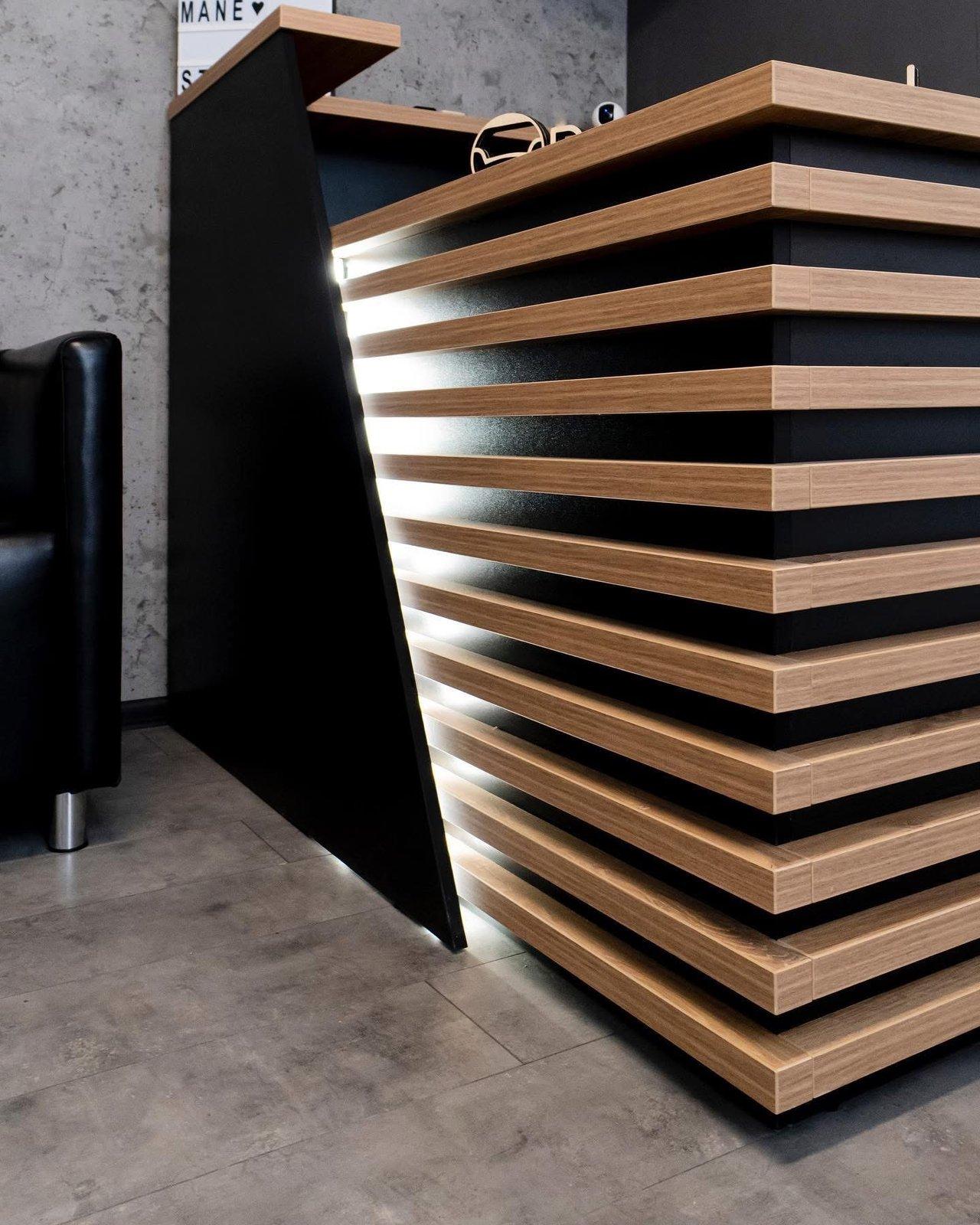 Black & Oak Hair Studio with Slatted Reception Desk — 6