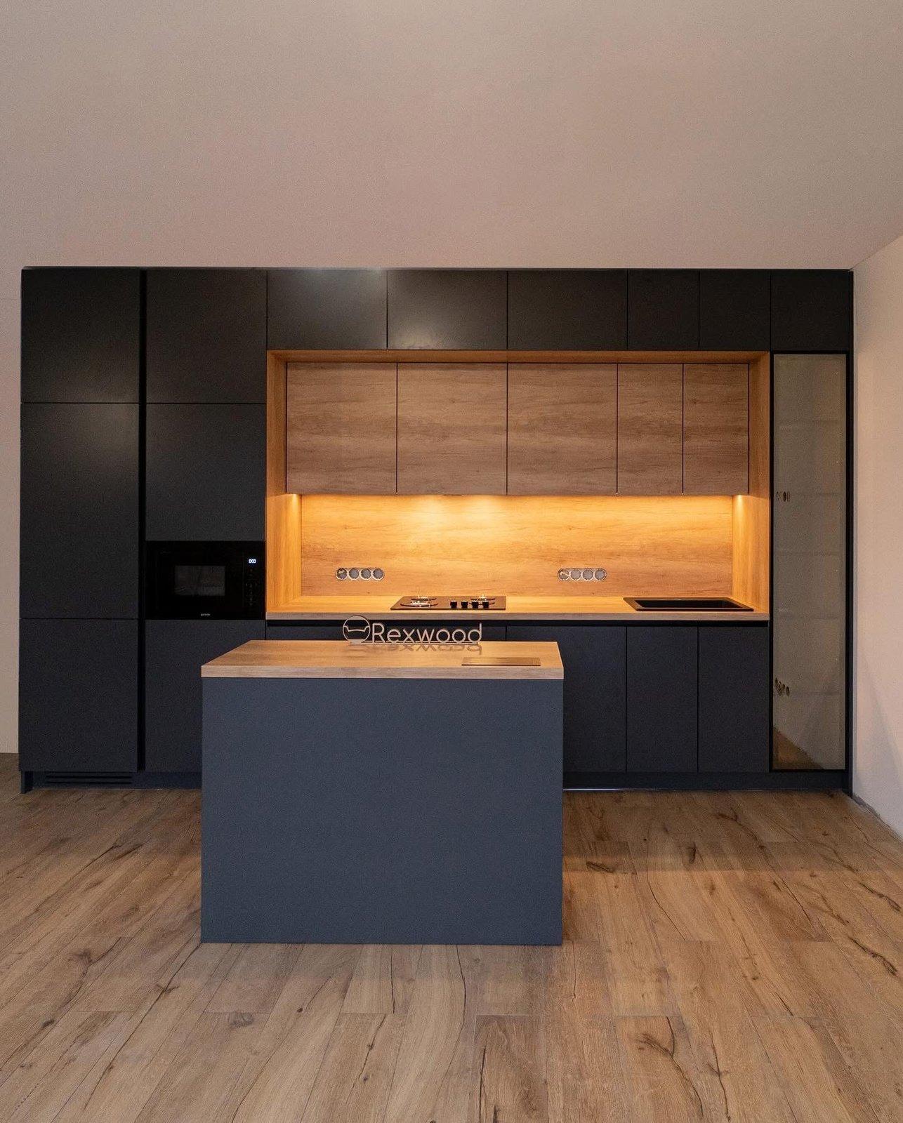 Graphite Kitchen with Oak Niche & Island