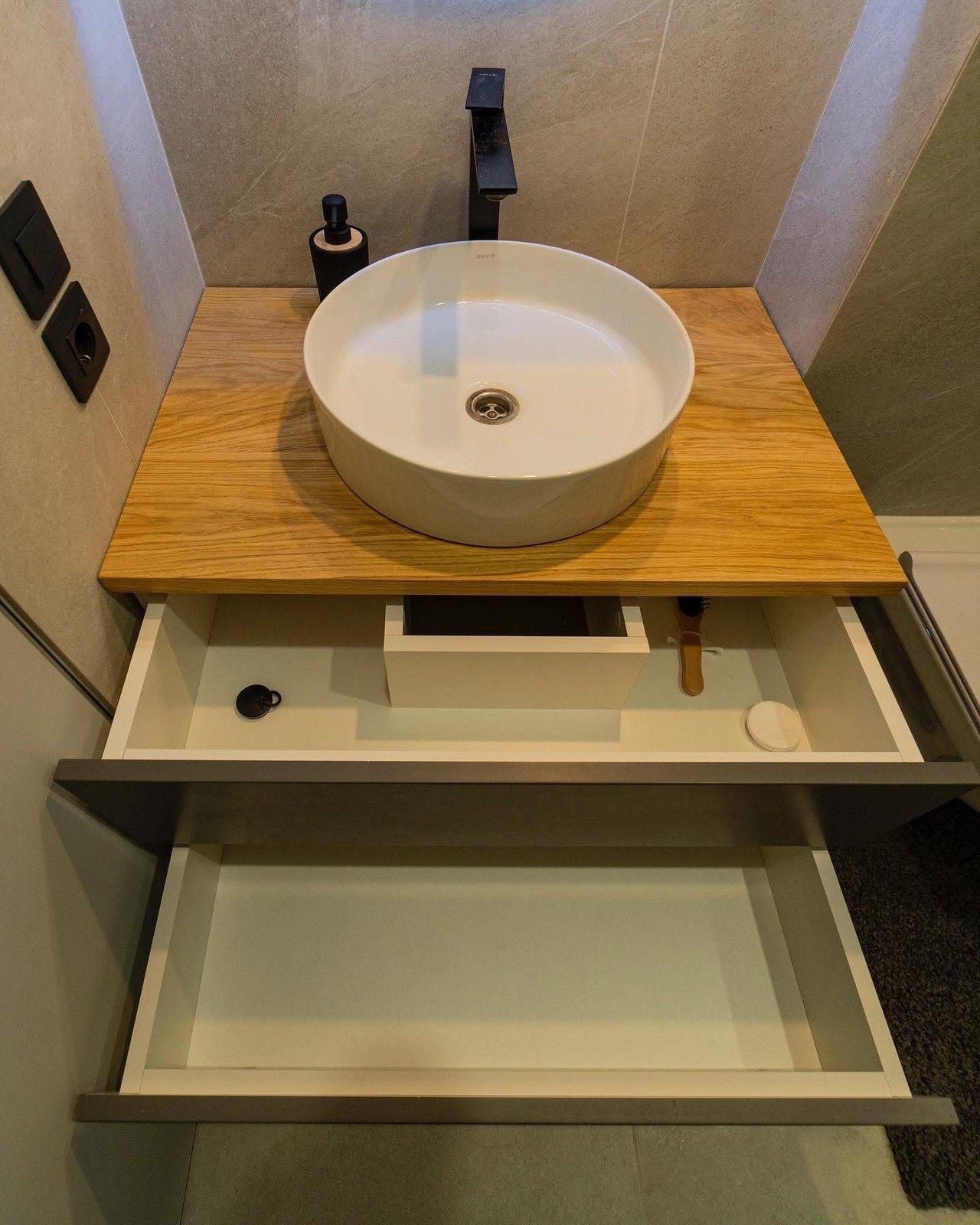 Graphite & Oak Shower Room — 4