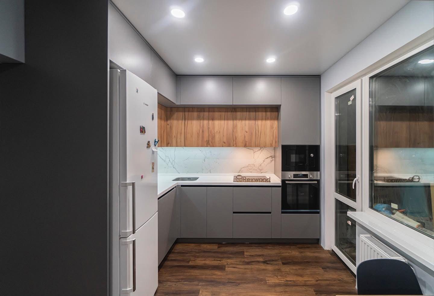 Grey & Oak Handleless L-Shaped Kitchen with White Solid-Surface Worktop — 2