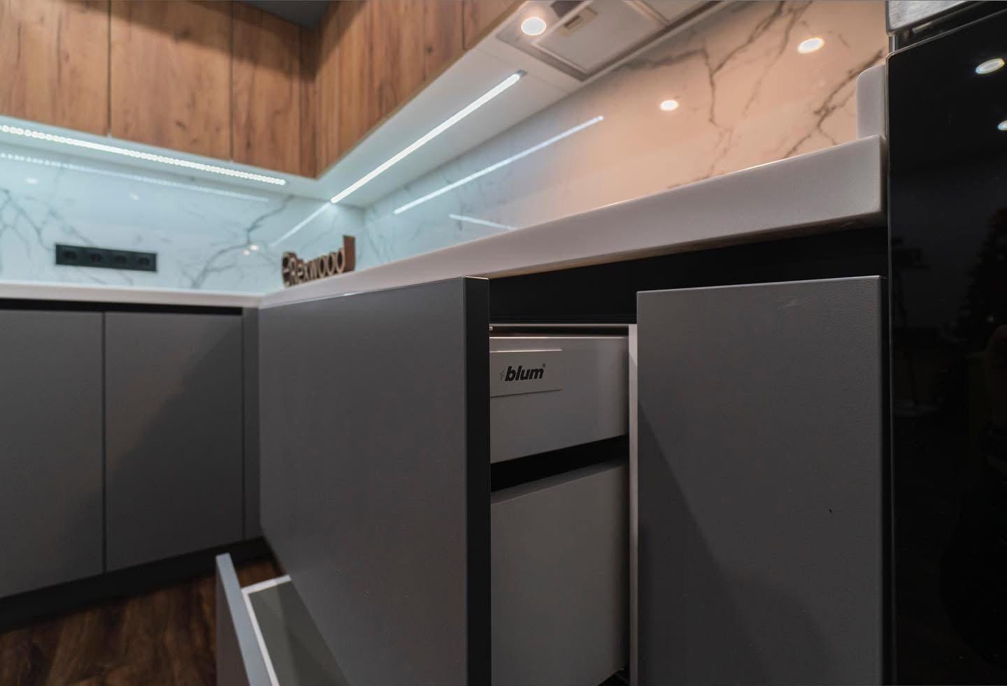 Grey & Oak Handleless L-Shaped Kitchen with White Solid-Surface Worktop — 8