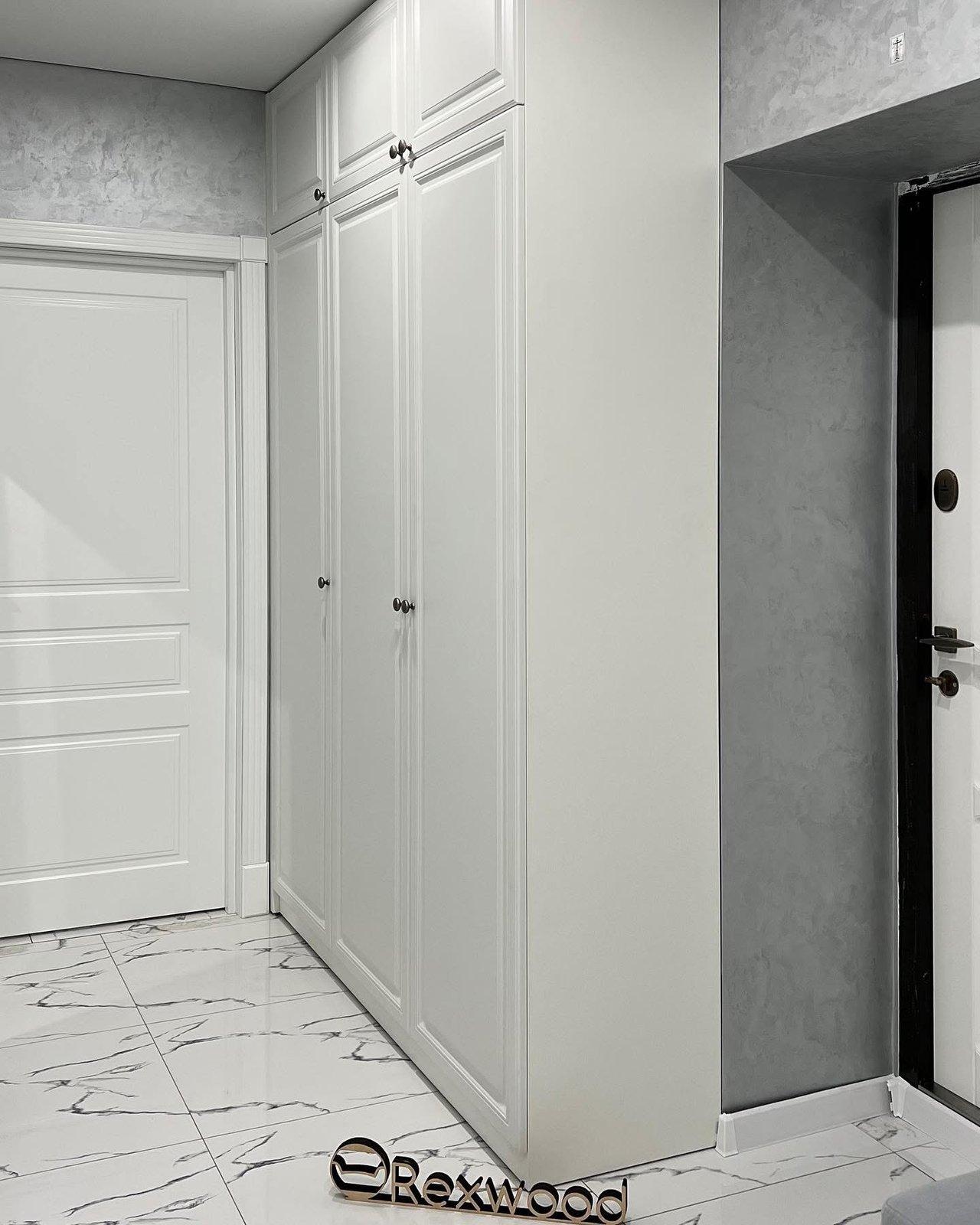 White Classic Entryway with Bench — 4