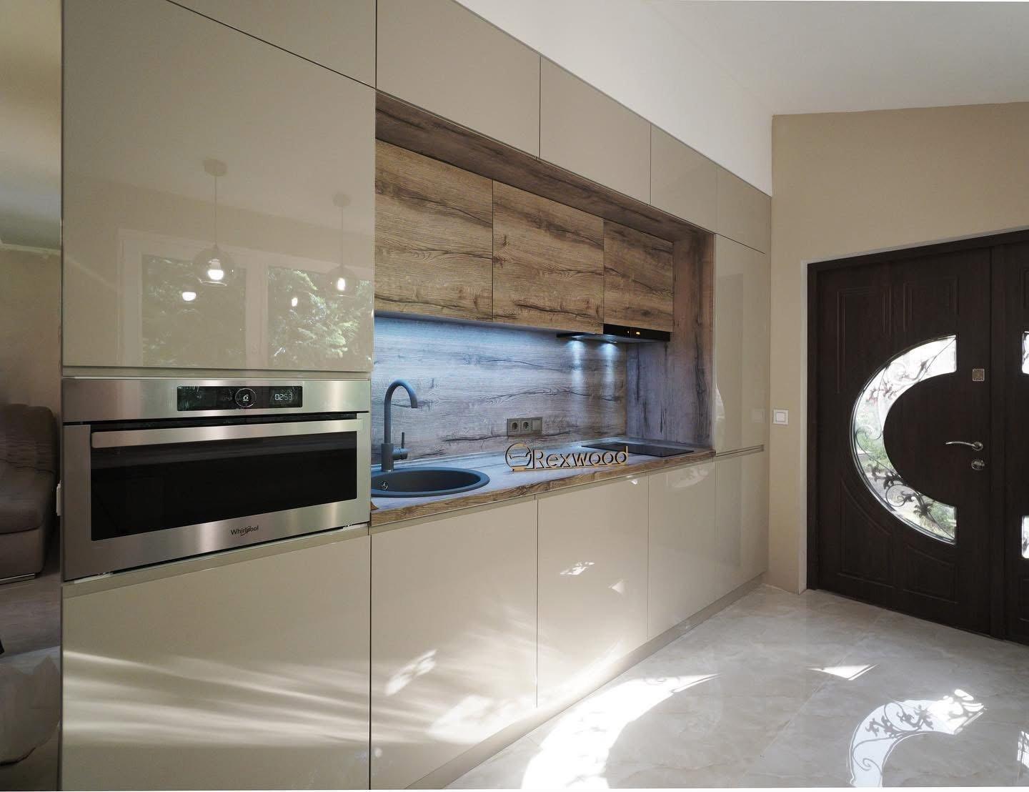 Cashmere Gloss Kitchen with Oak Niche and Window Counter