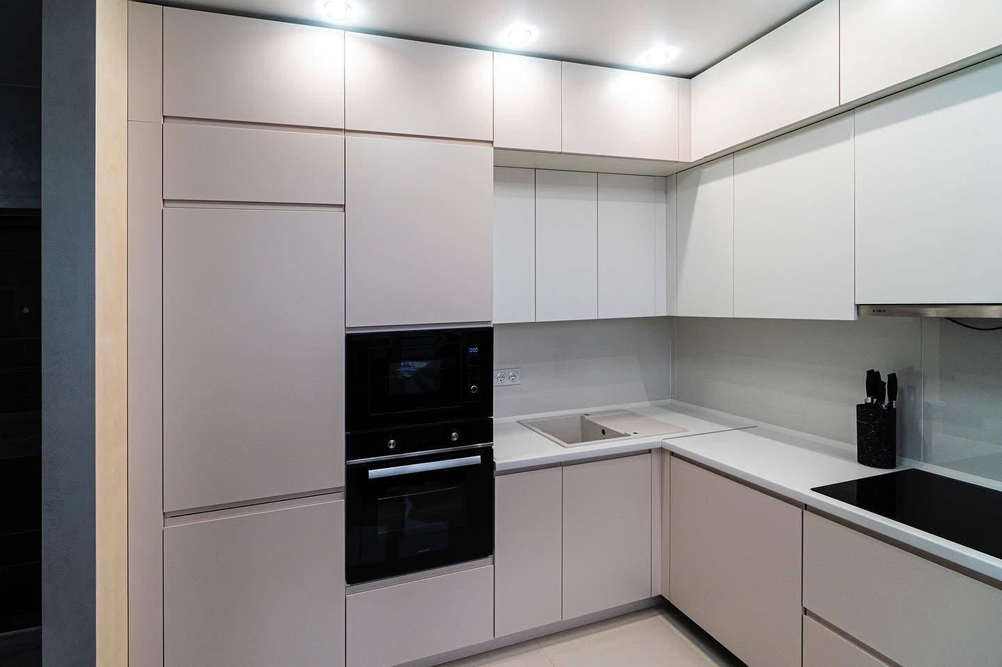Cashmere & White Handleless L-Shaped Kitchen — 2