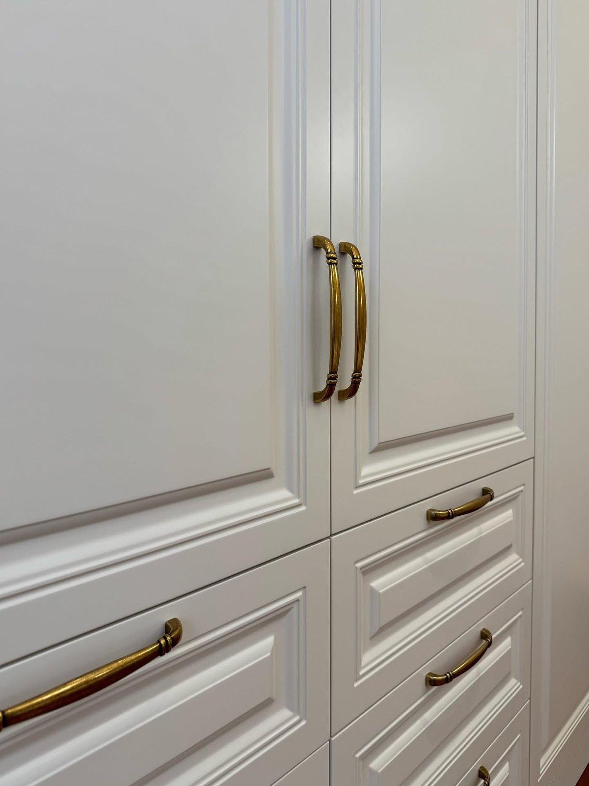 Classic Cream Bedroom with Panelled Wardrobe & Vanity — 3