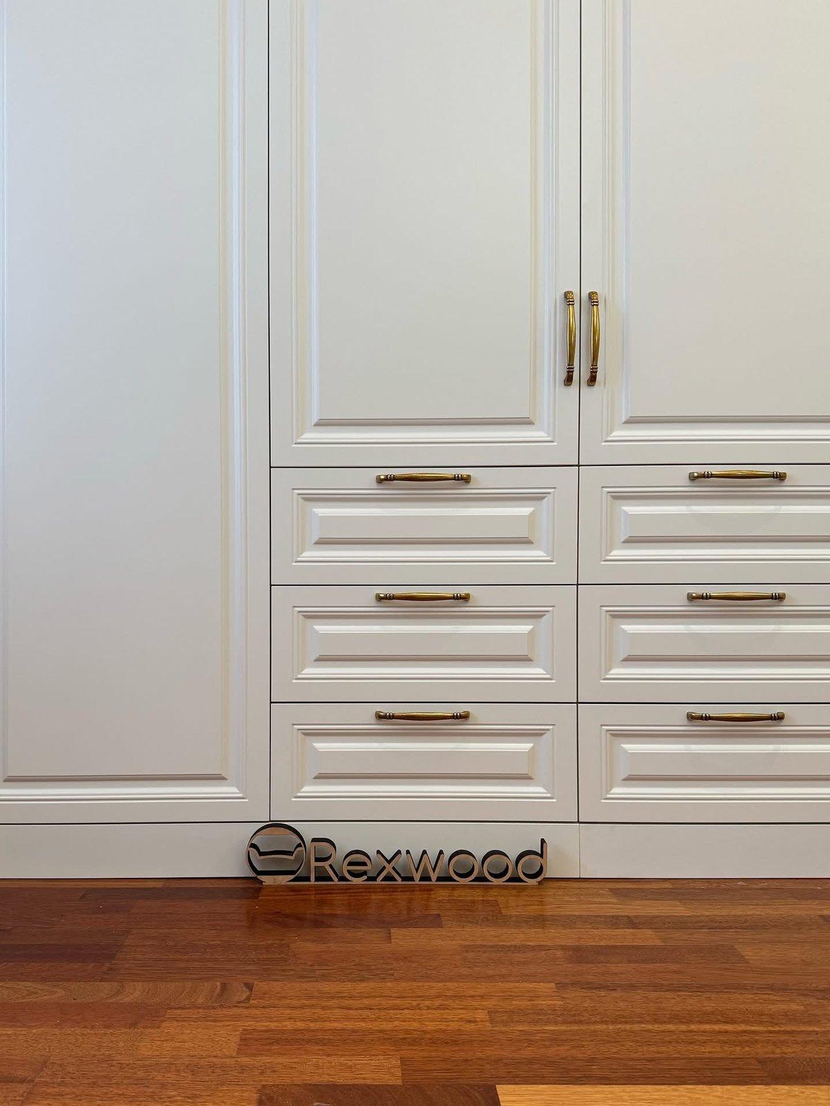 Classic Cream Bedroom with Panelled Wardrobe & Vanity — 4