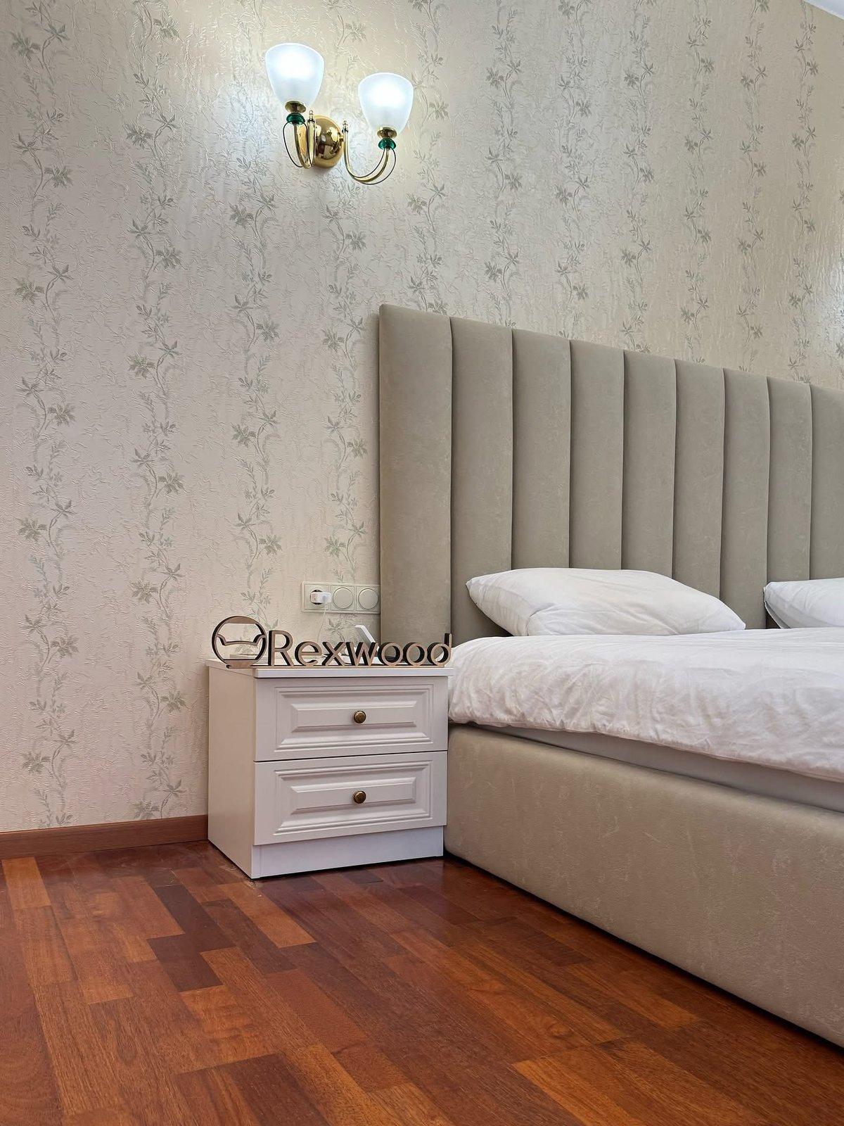 Classic Cream Bedroom with Panelled Wardrobe & Vanity — 5