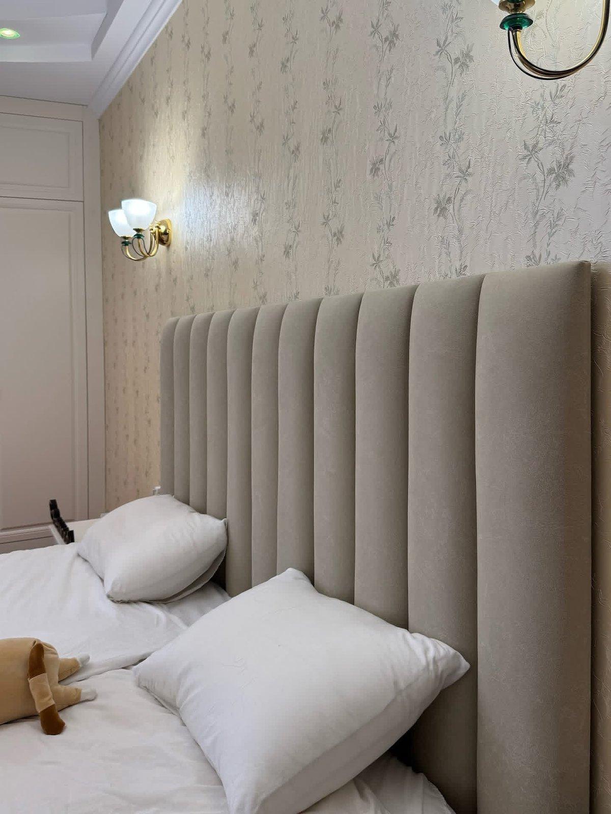 Classic Cream Bedroom with Panelled Wardrobe & Vanity — 12
