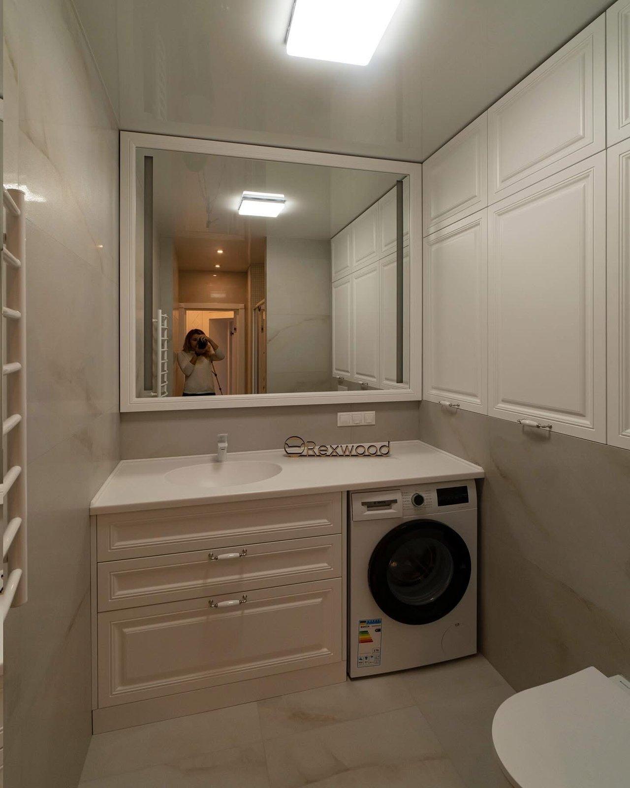Cream Classic Bathroom with Laundry Niche