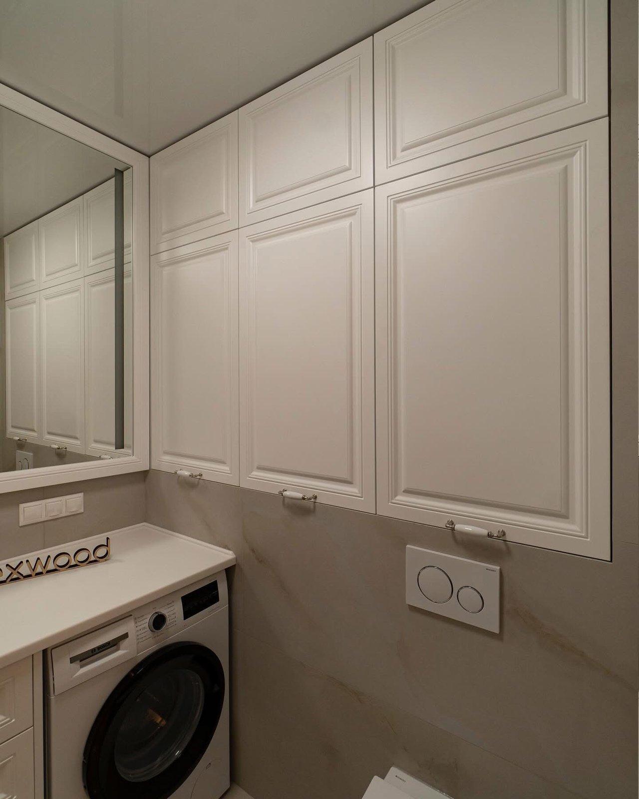 Cream Classic Bathroom with Laundry Niche — 2
