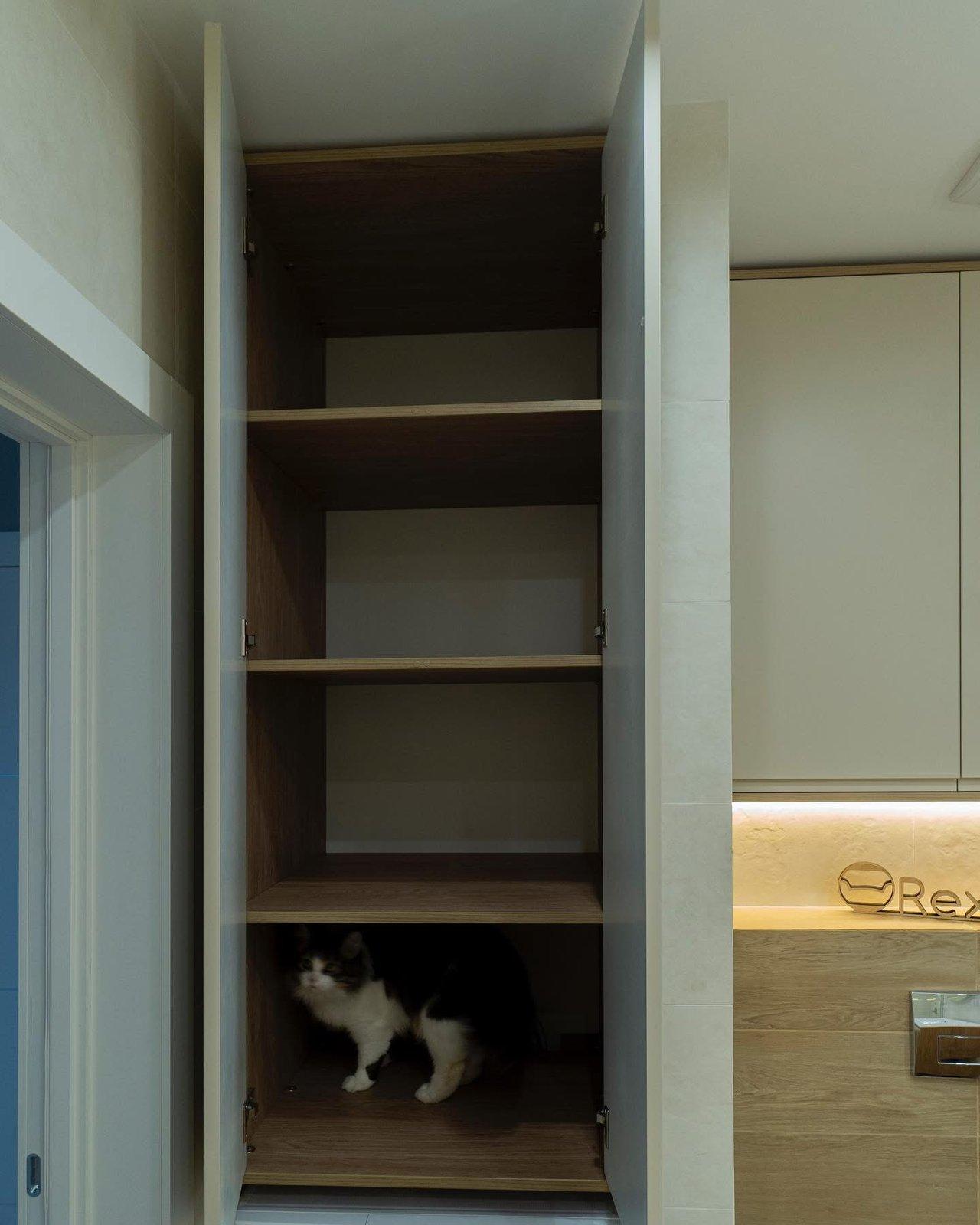 Cream & Oak Bathroom with Concealed Storage — 4
