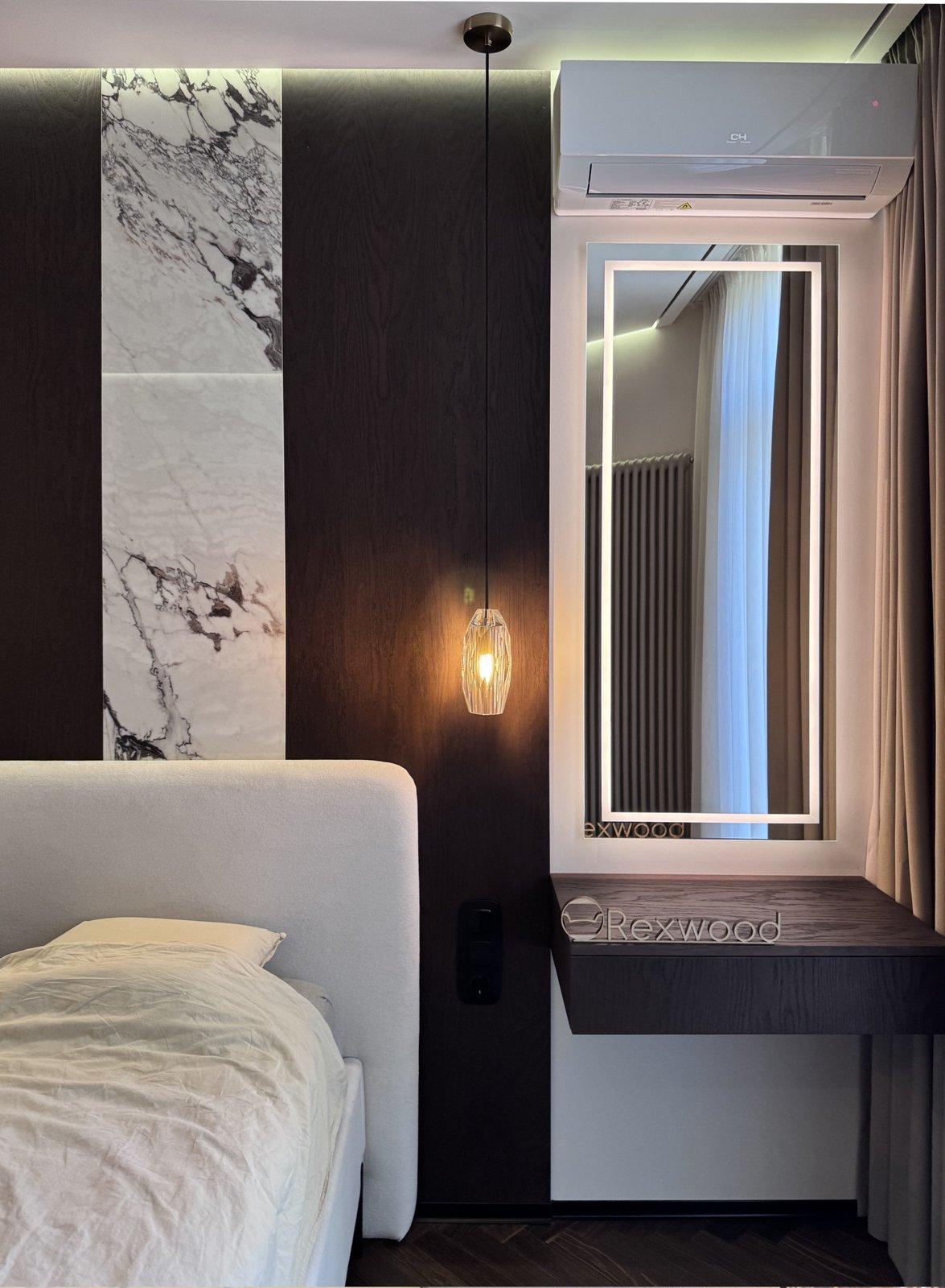 Slaapkamer in donker eiken en marmer — 8