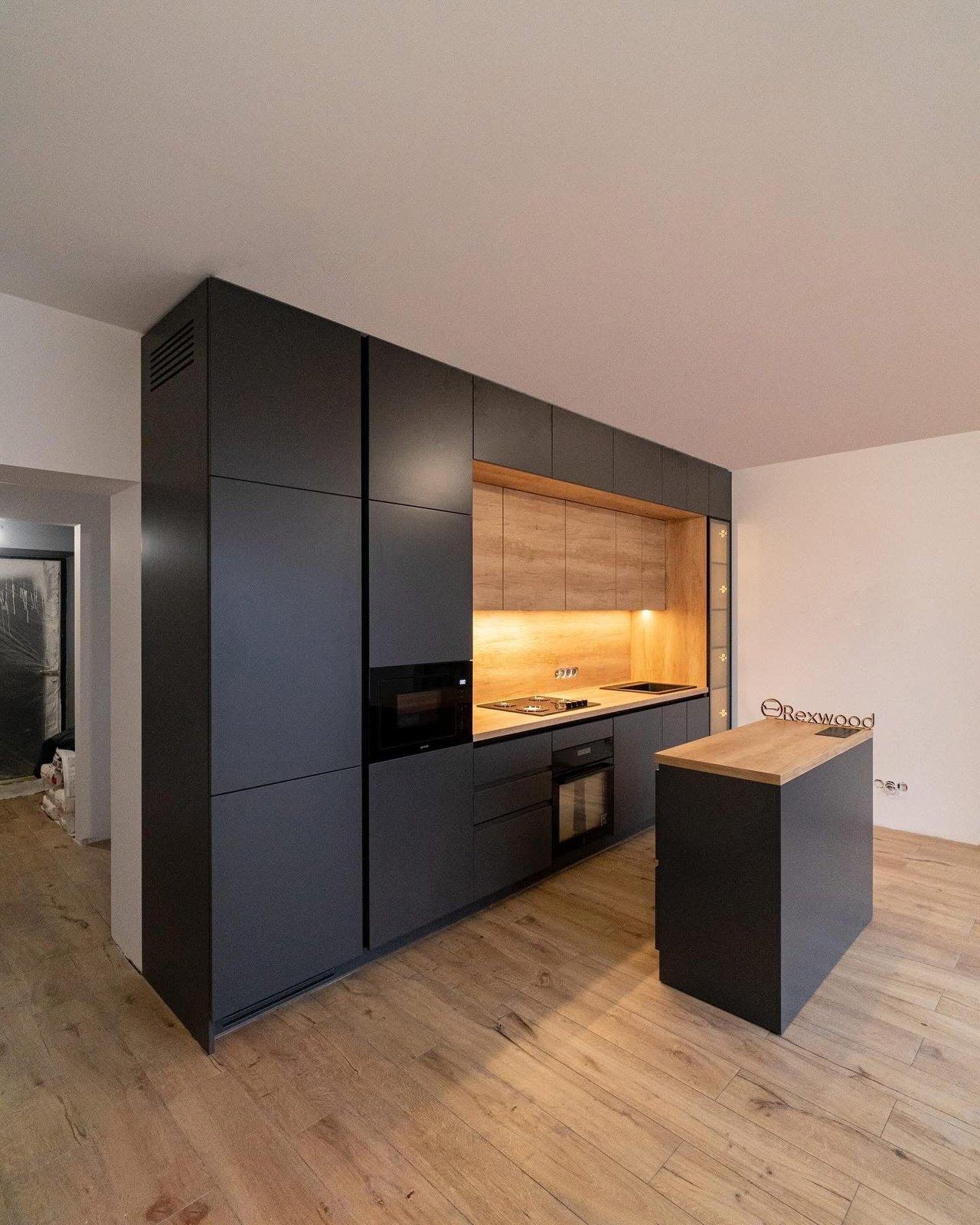 Graphite Kitchen with Oak Niche & Island — 2