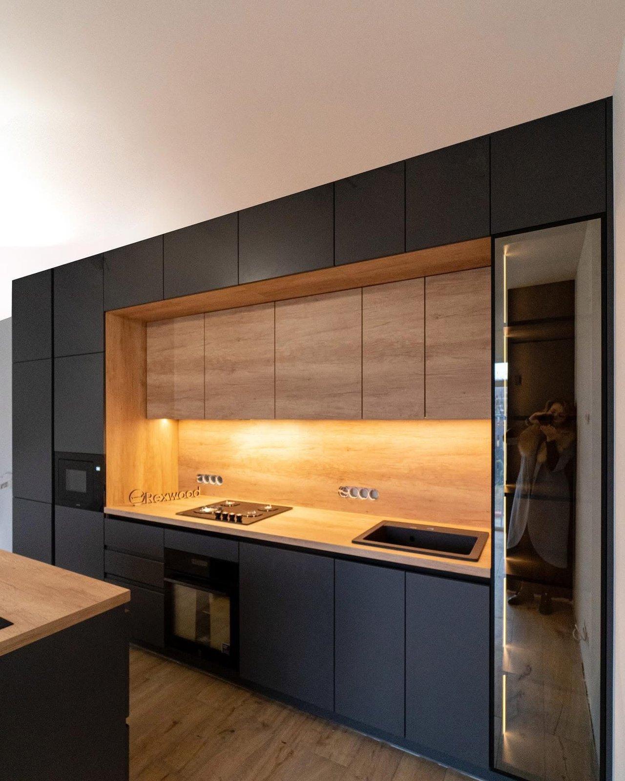 Graphite Kitchen with Oak Niche & Island — 3
