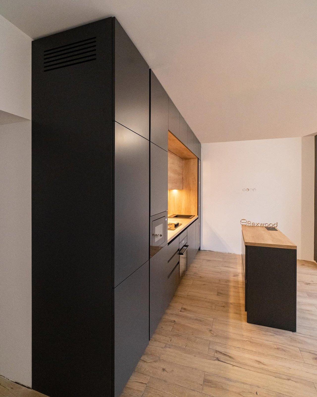 Graphite Kitchen with Oak Niche & Island — 4