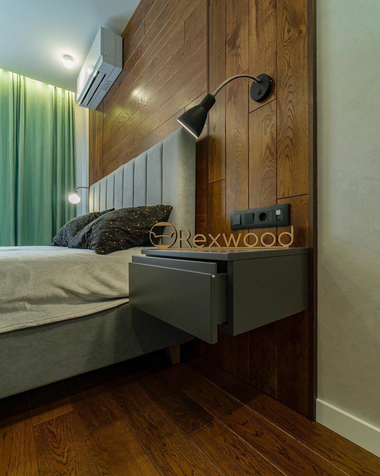 Schlafzimmer in Nussbaum und Graphit mit Medienschreibtisch — 4