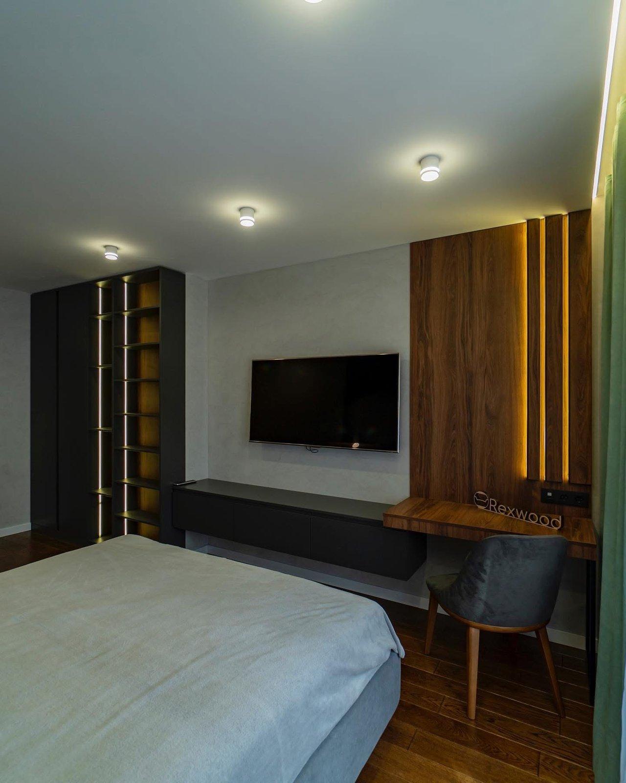 Schlafzimmer in Nussbaum und Graphit mit Medienschreibtisch — 6