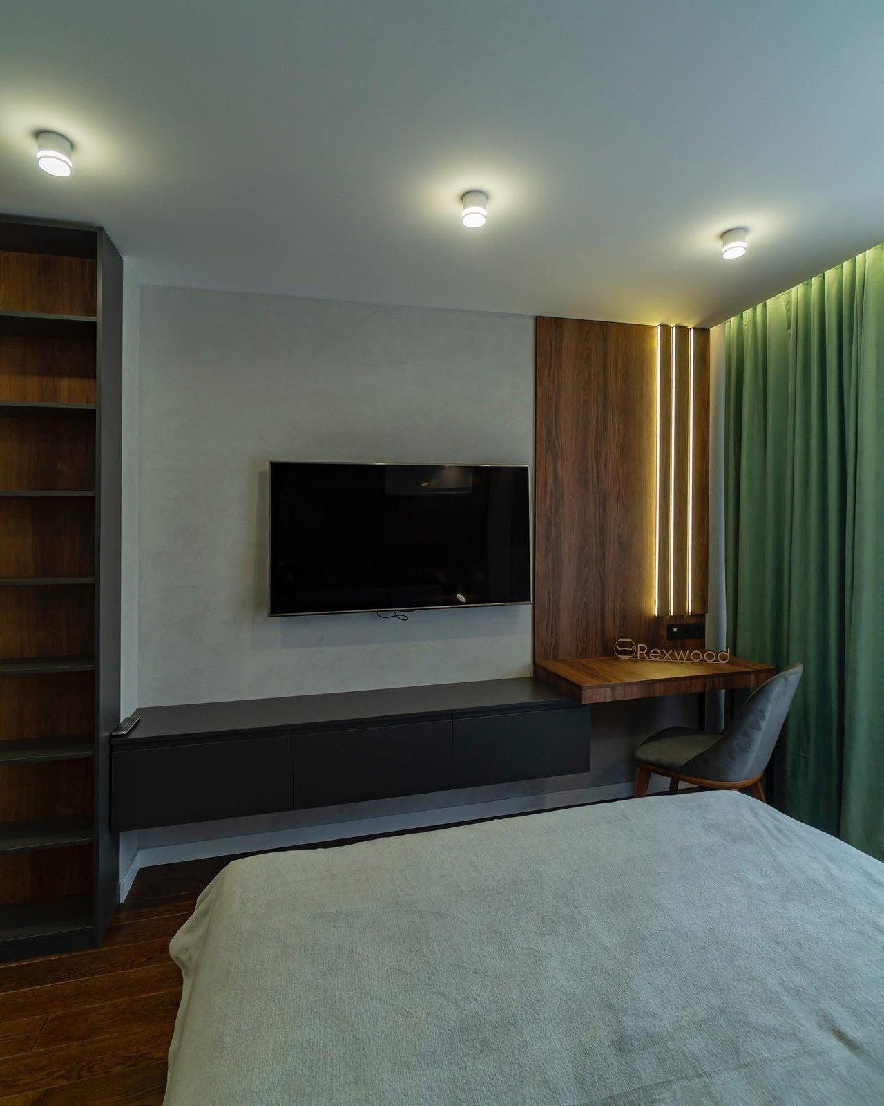 Schlafzimmer in Nussbaum und Graphit mit Medienschreibtisch — 7