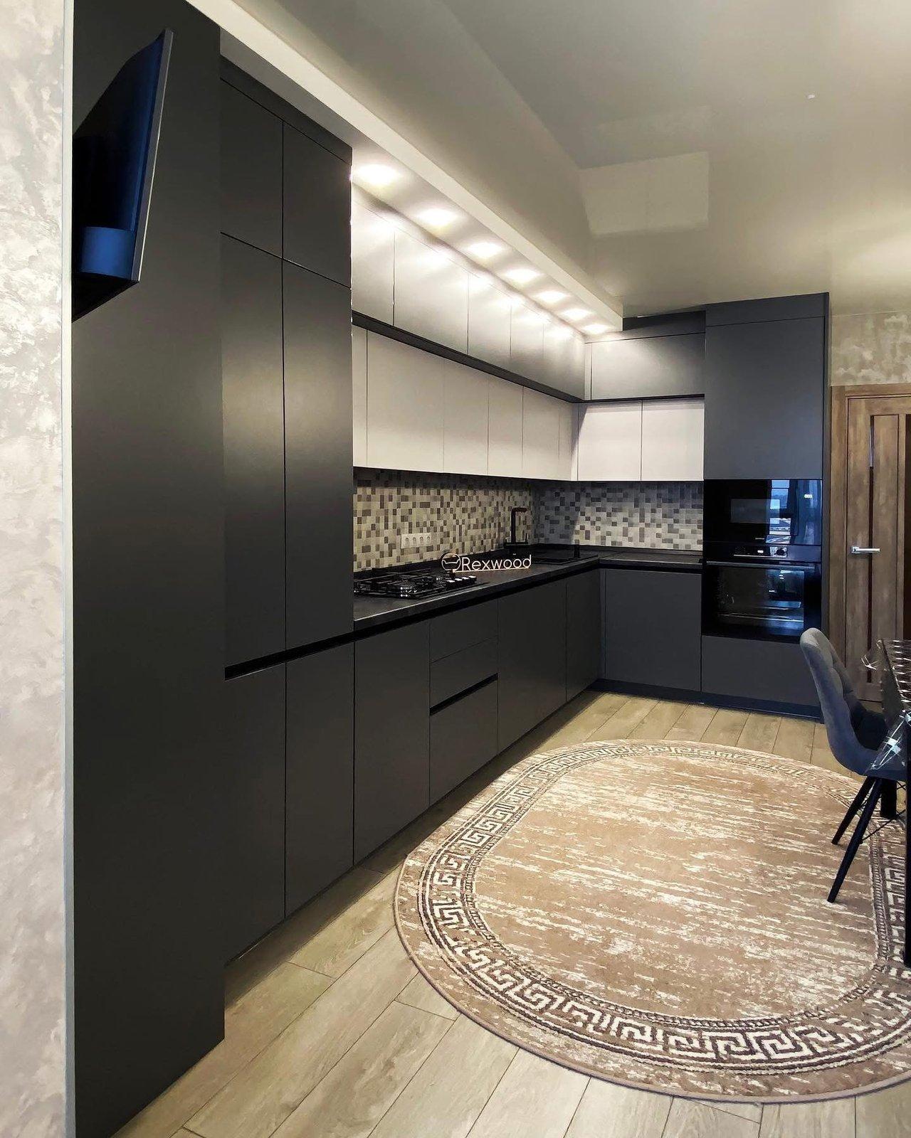 Graphite & White Handleless L-Shaped Kitchen with Mosaic Splashback