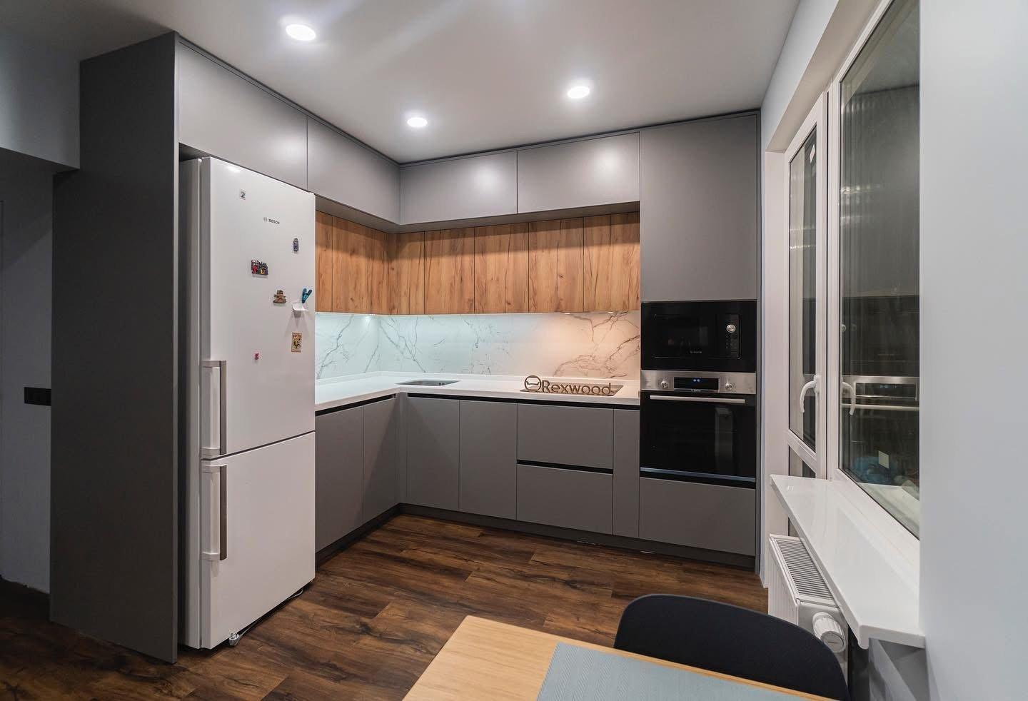 Grey & Oak Handleless L-Shaped Kitchen with White Solid-Surface Worktop