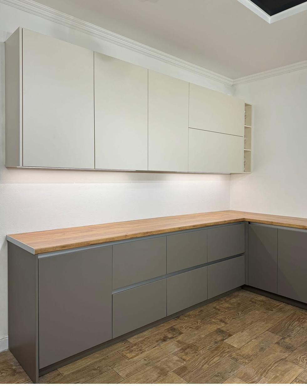 Grey Kitchen with Oak Worktop