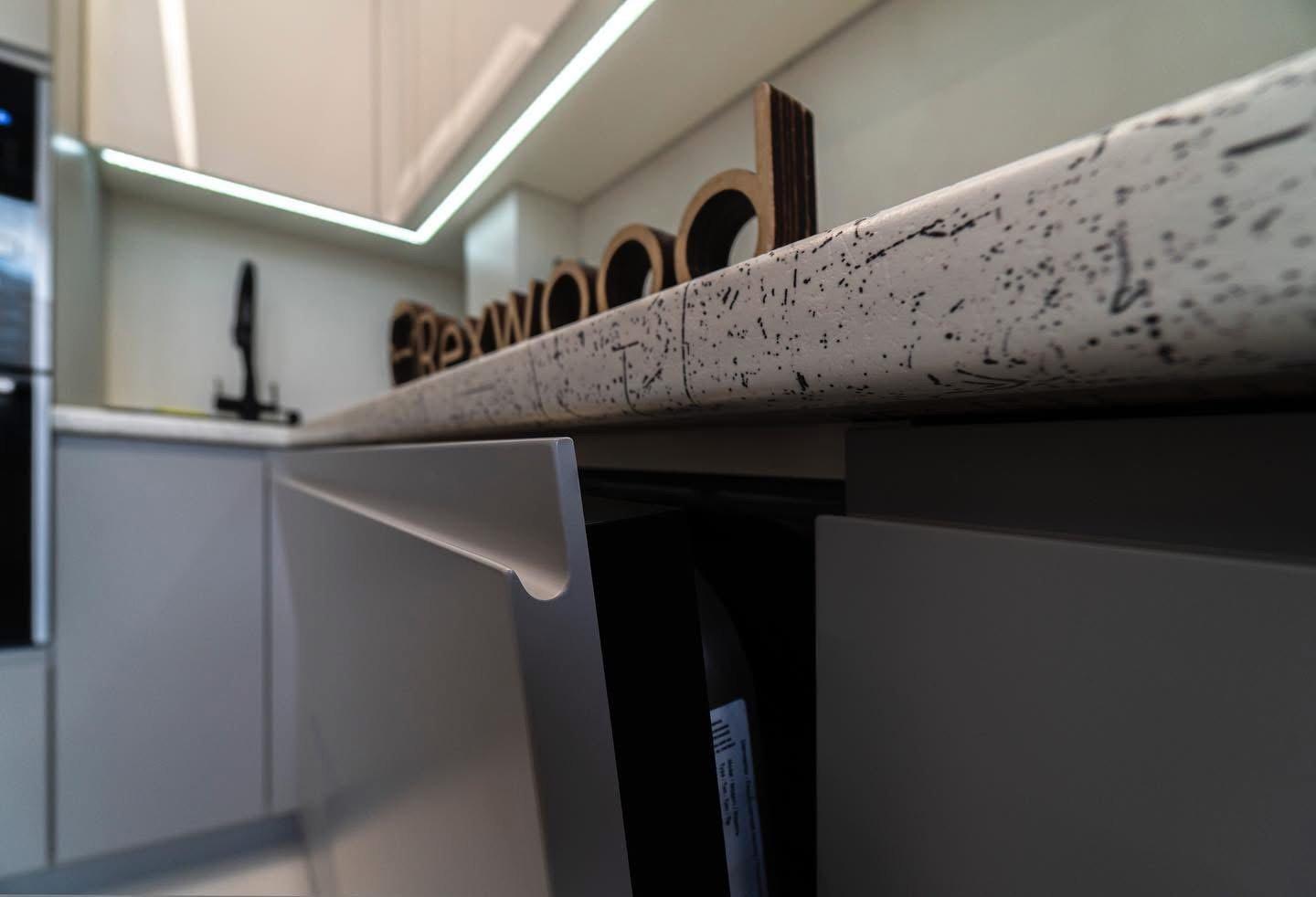 Ivory Gloss & Grey Handleless L-Shaped Kitchen — 4
