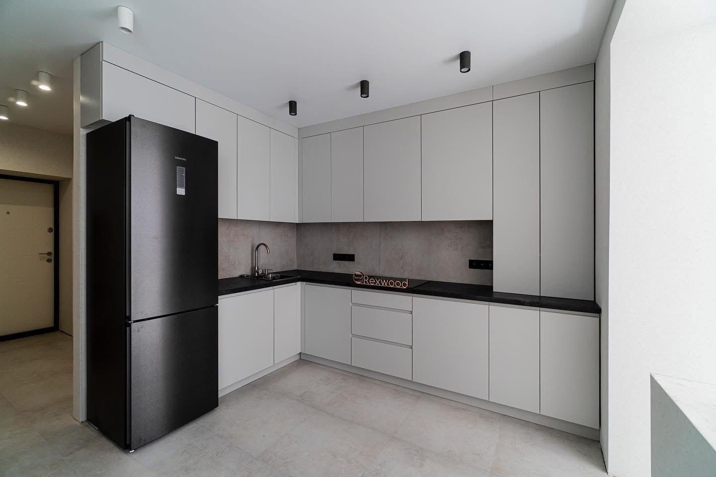 Light Grey Handleless L-Shaped Kitchen