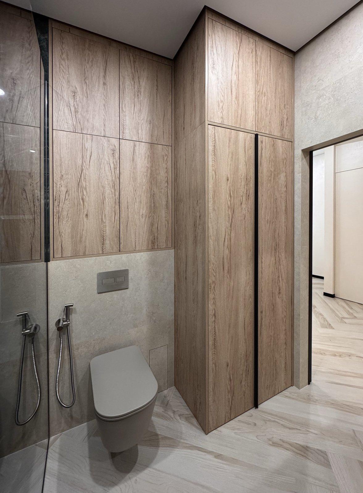 Oak Bathroom with Concealed Laundry & Cat House — 10