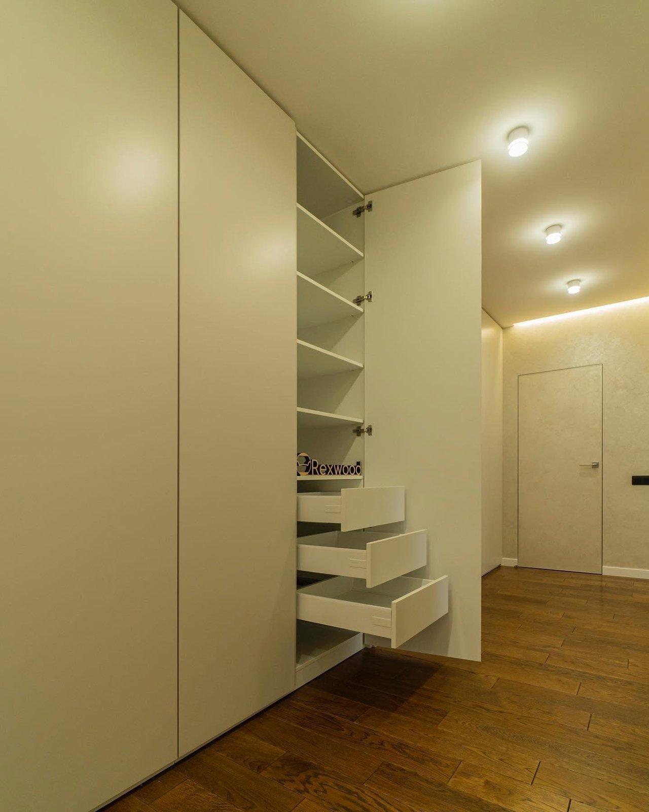 Oak & Greige Entryway Corridor — 9