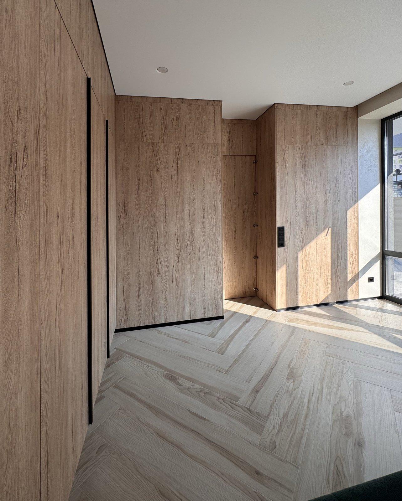 Oak-Panelled Entryway with Concealed Storage — 3