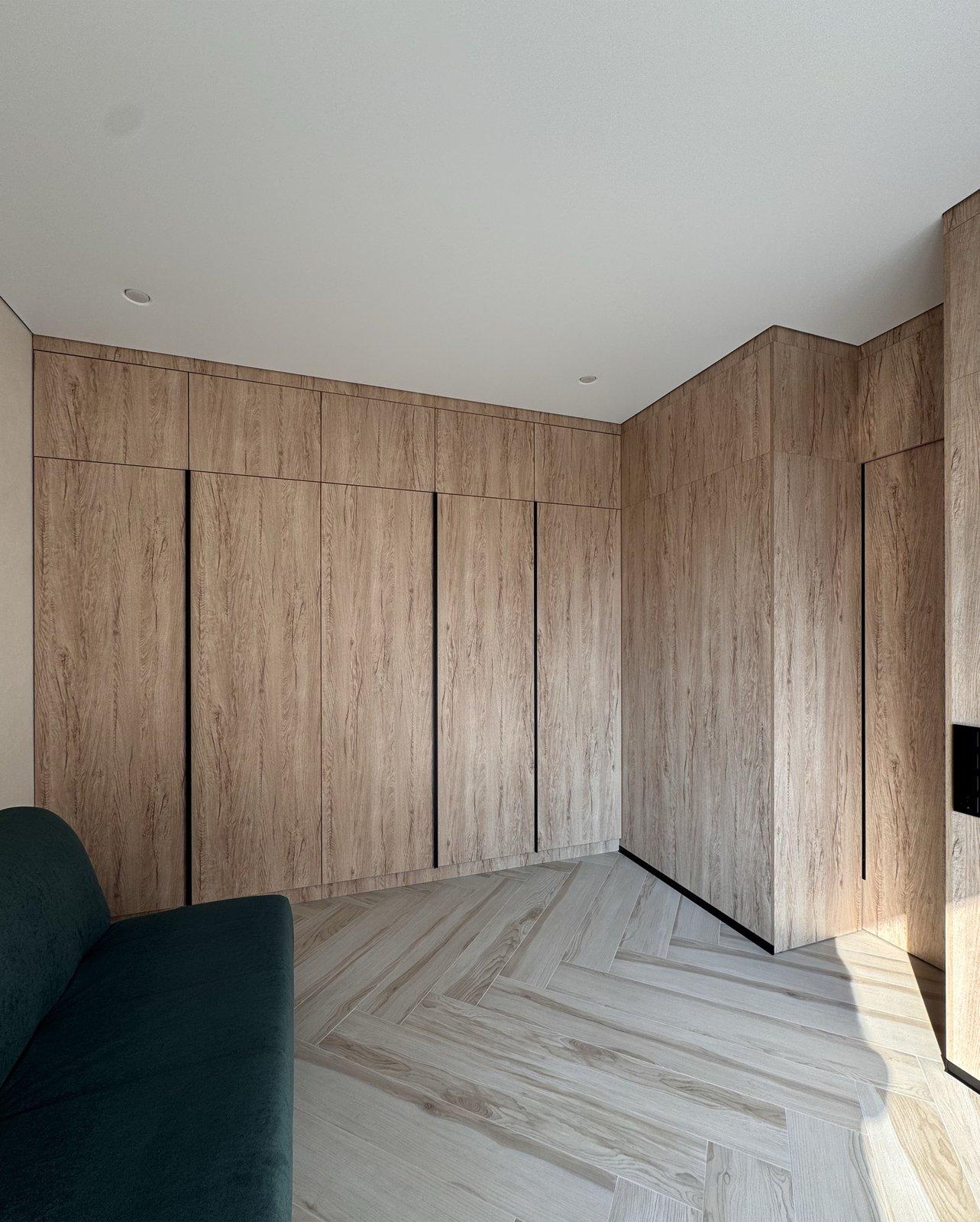 Oak-Panelled Entryway with Concealed Storage — 5