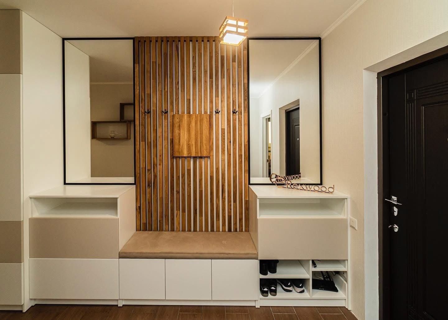 Oak Slat Entryway with Upholstered Bench