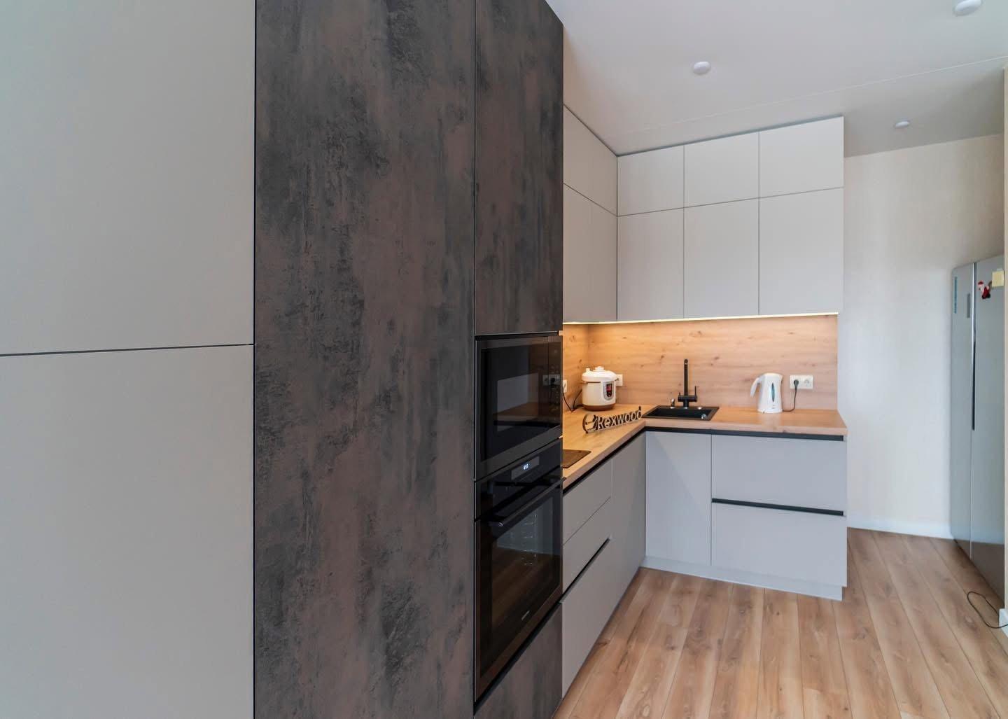 Stone & Oak Corner Kitchen — 2
