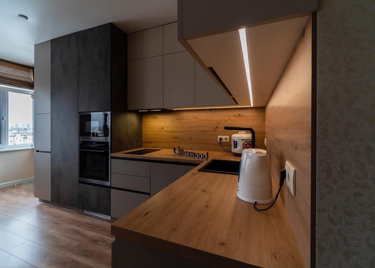 Stone & Oak Corner Kitchen — 4