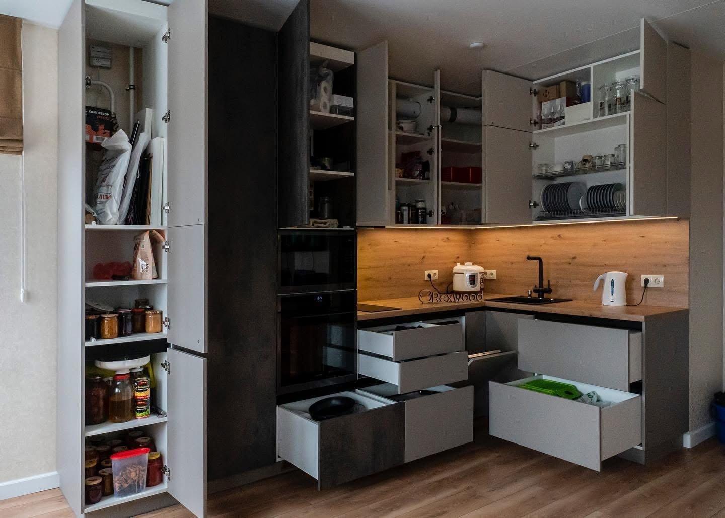 Stone & Oak Corner Kitchen — 6
