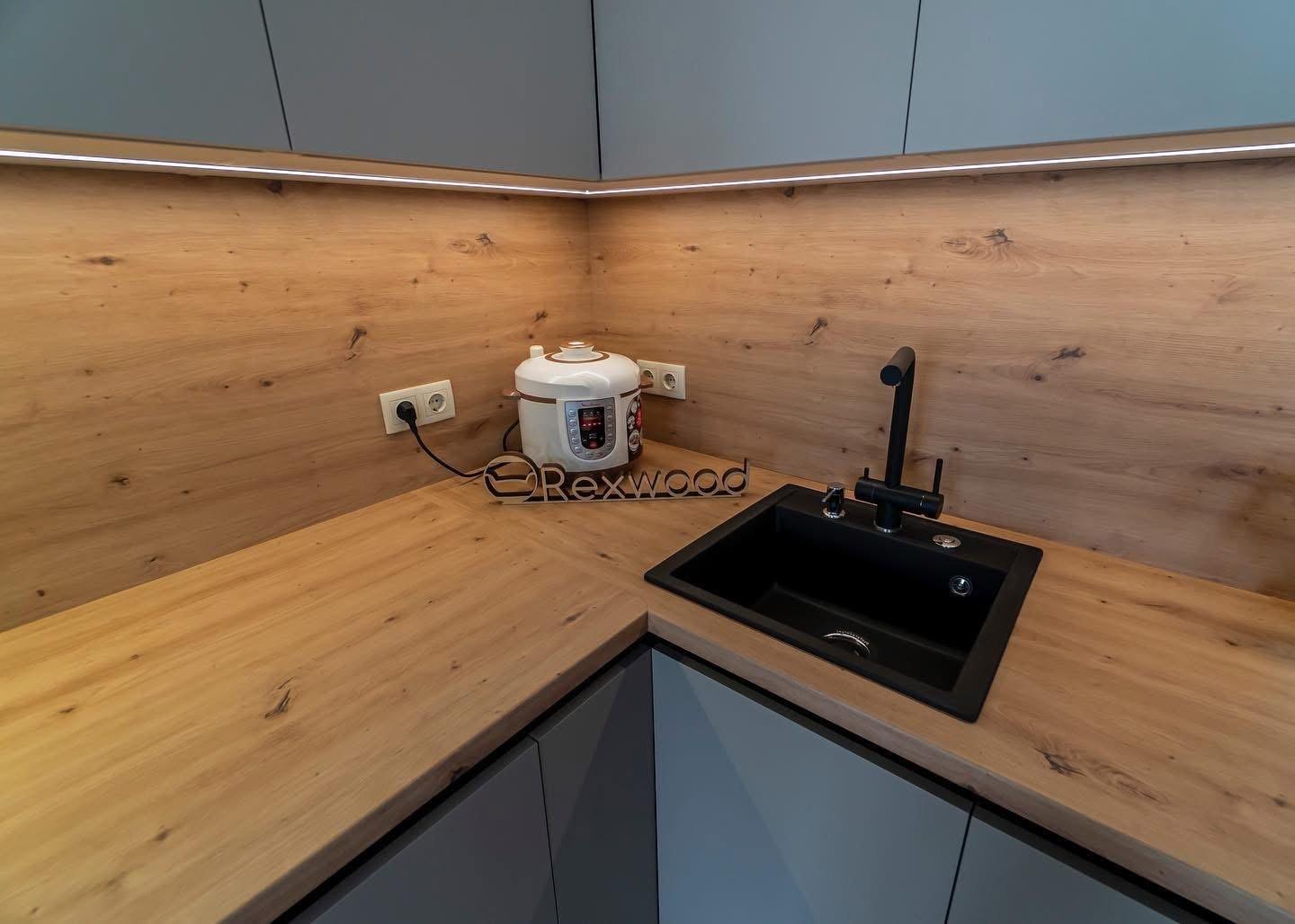 Stone & Oak Corner Kitchen — 7