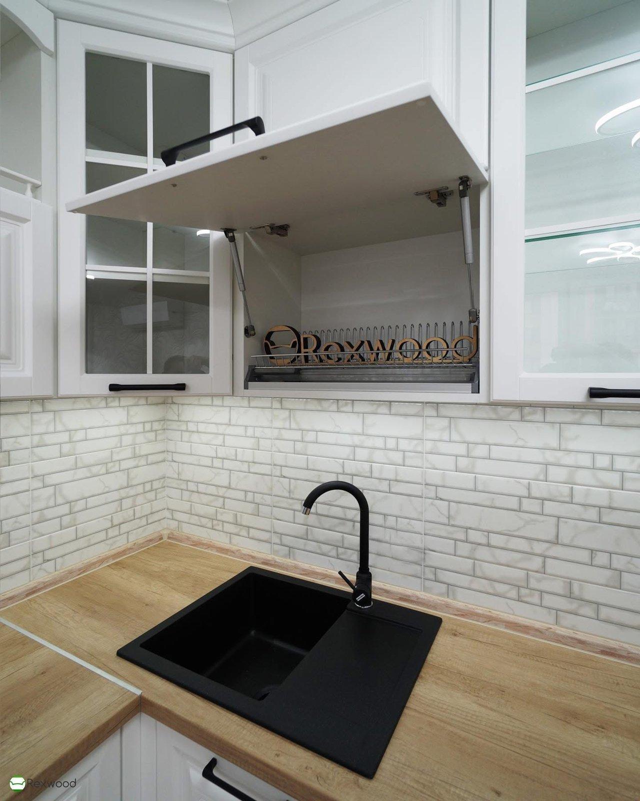 Lift-up wall cabinet