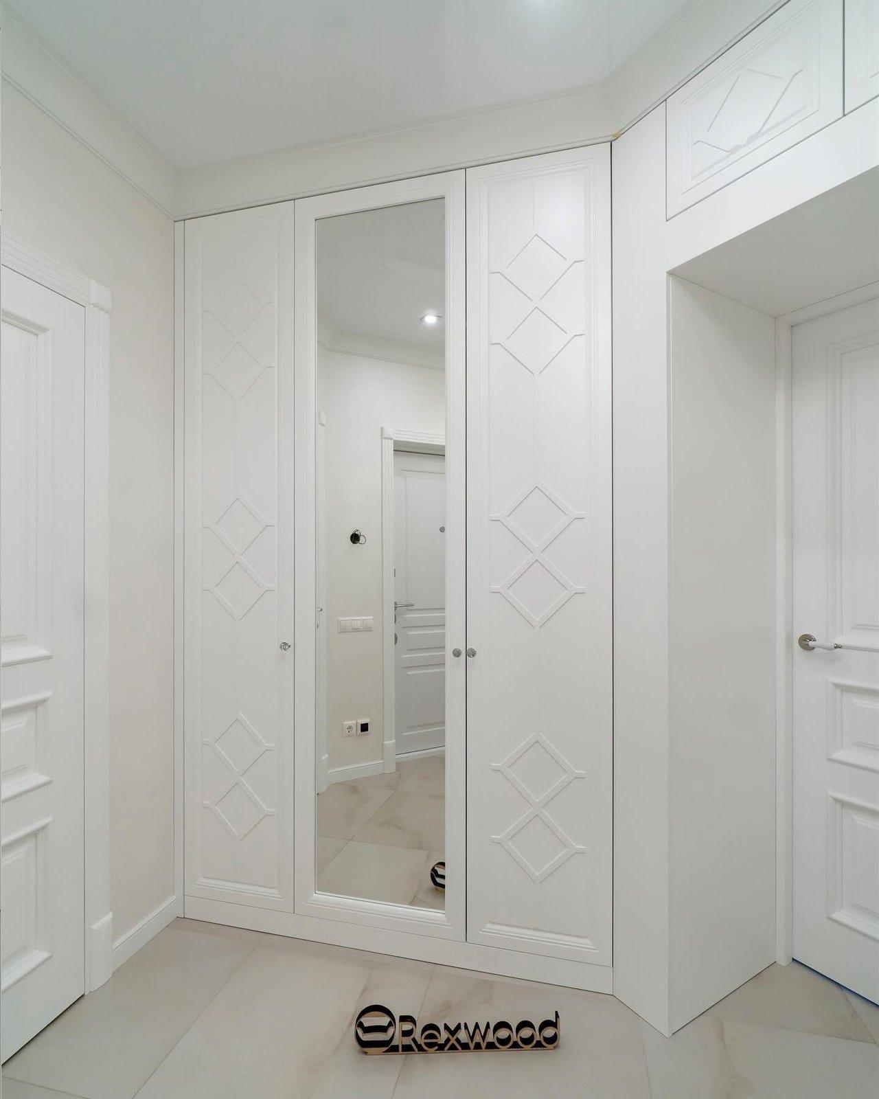 White Entryway with Diamond Panelling — 2