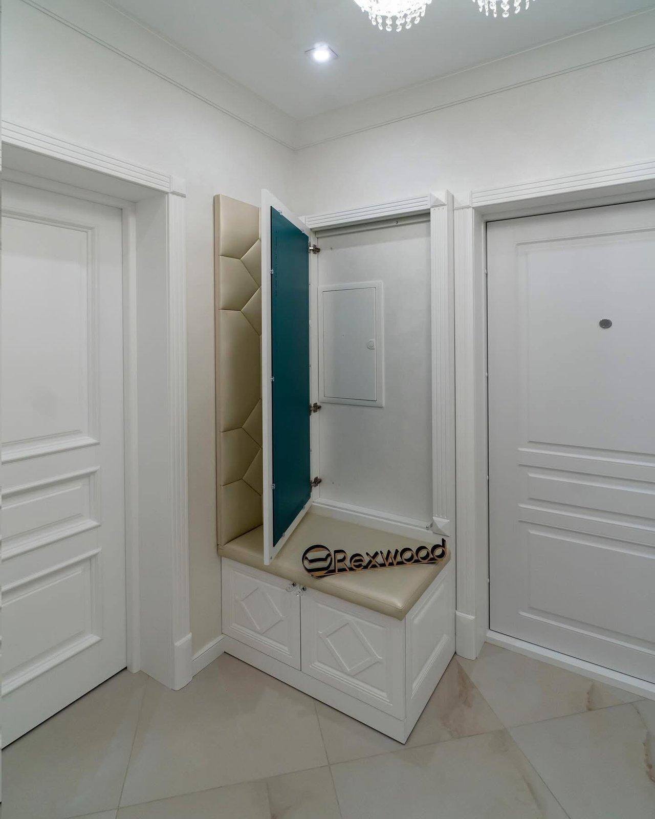 White Entryway with Diamond Panelling — 4