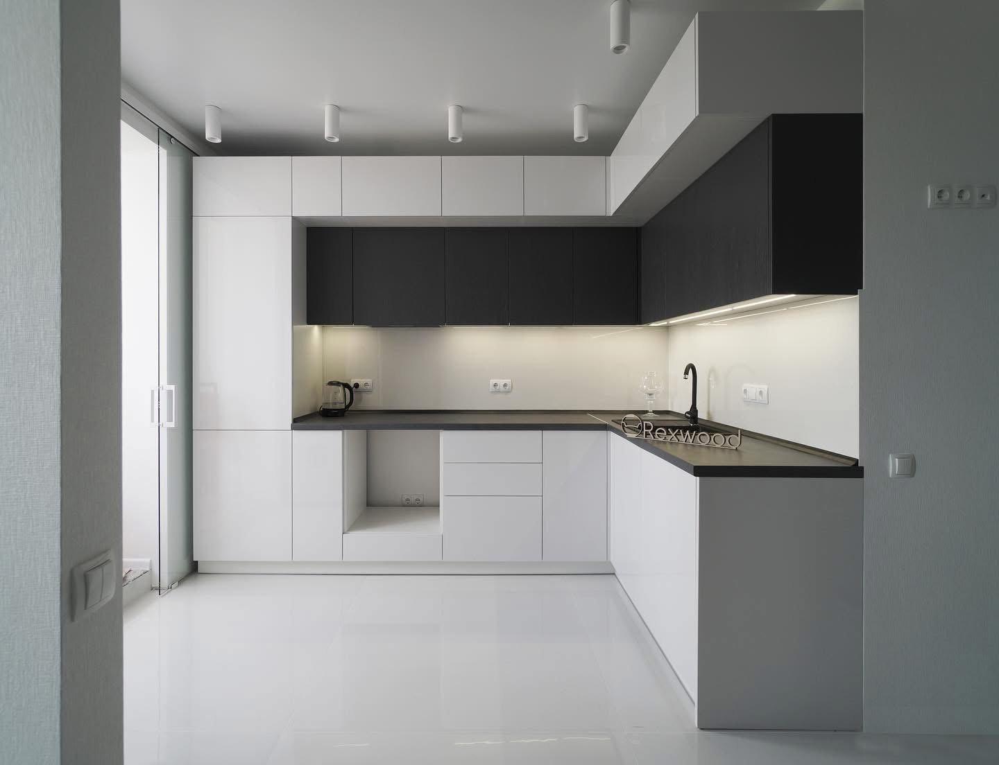 White Gloss L-Shaped Kitchen with Black Oak Wall Cabinets