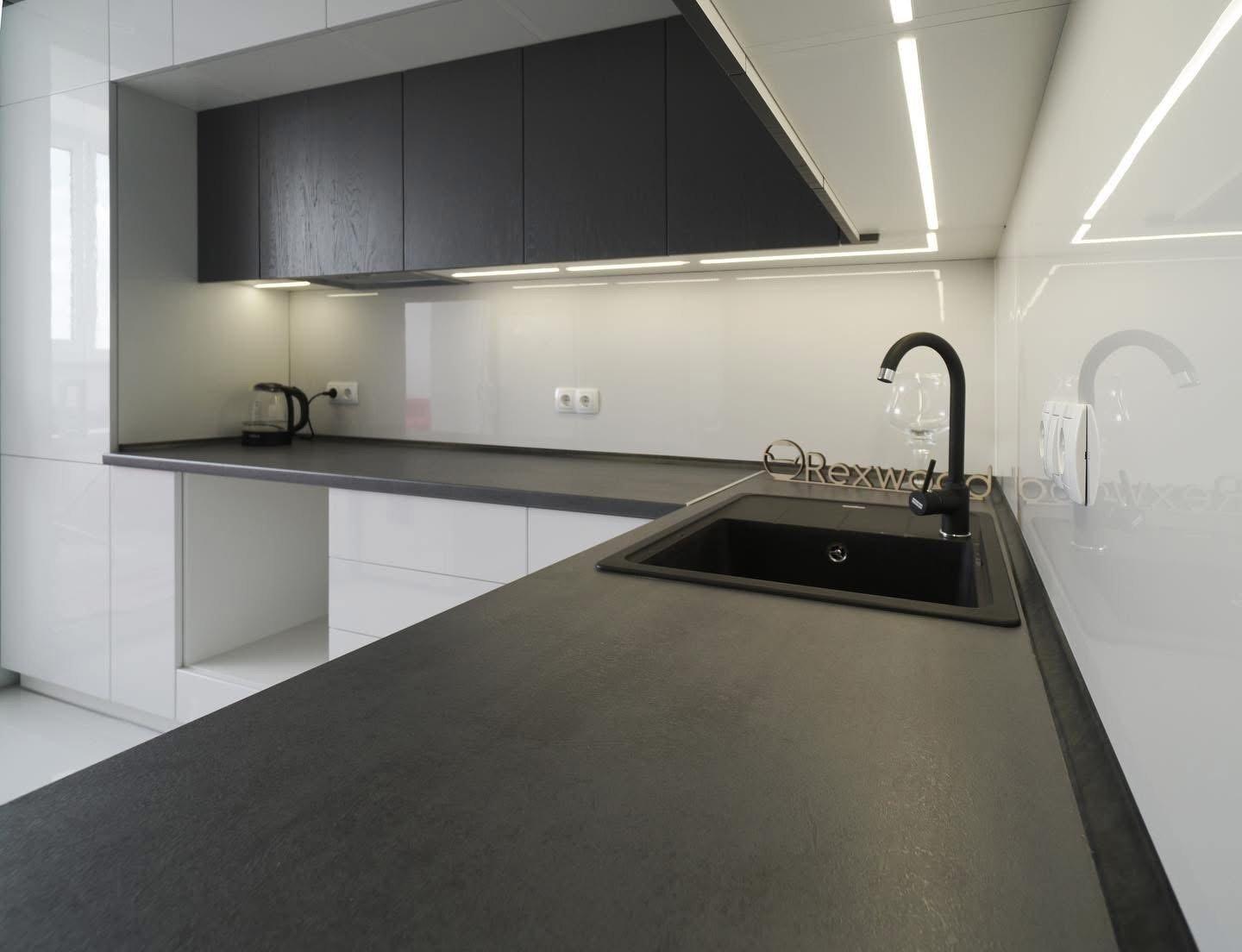 White Gloss L-Shaped Kitchen with Black Oak Wall Cabinets — 4