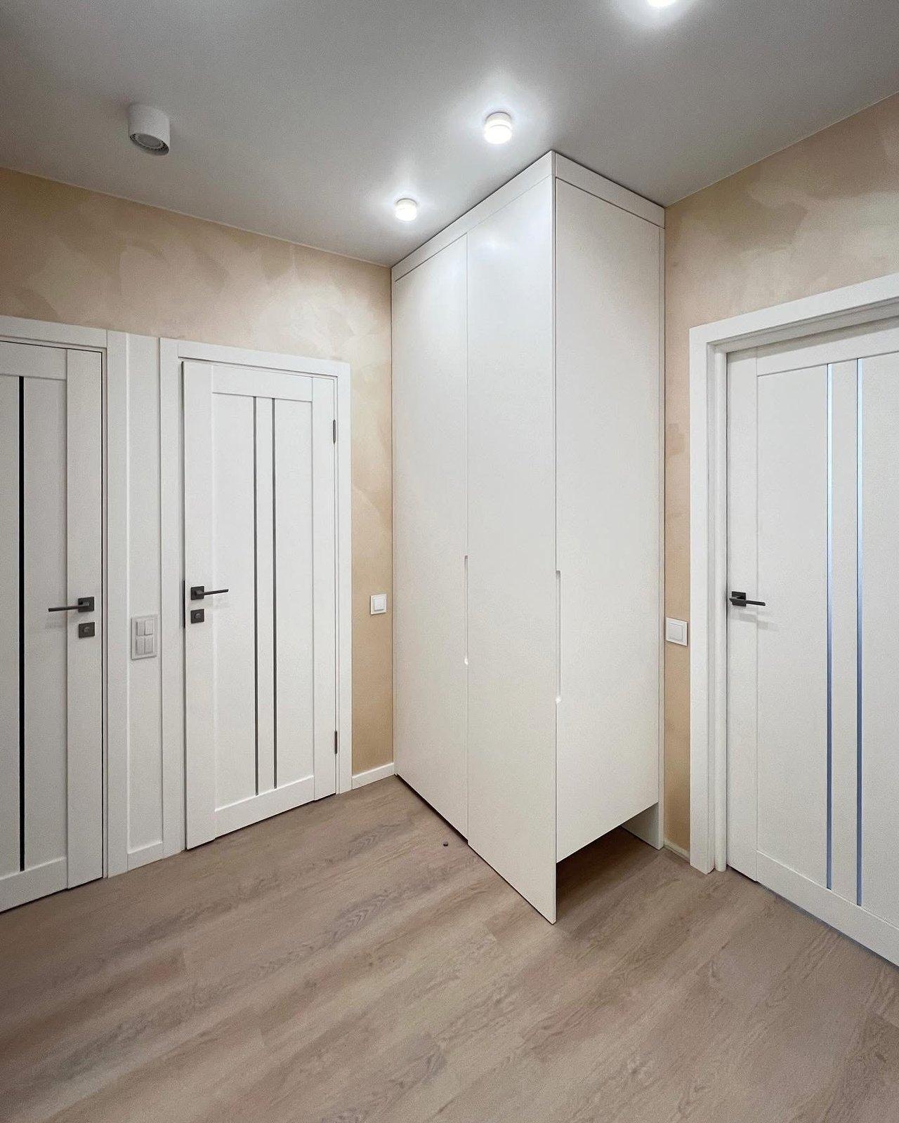 White Handleless Entryway