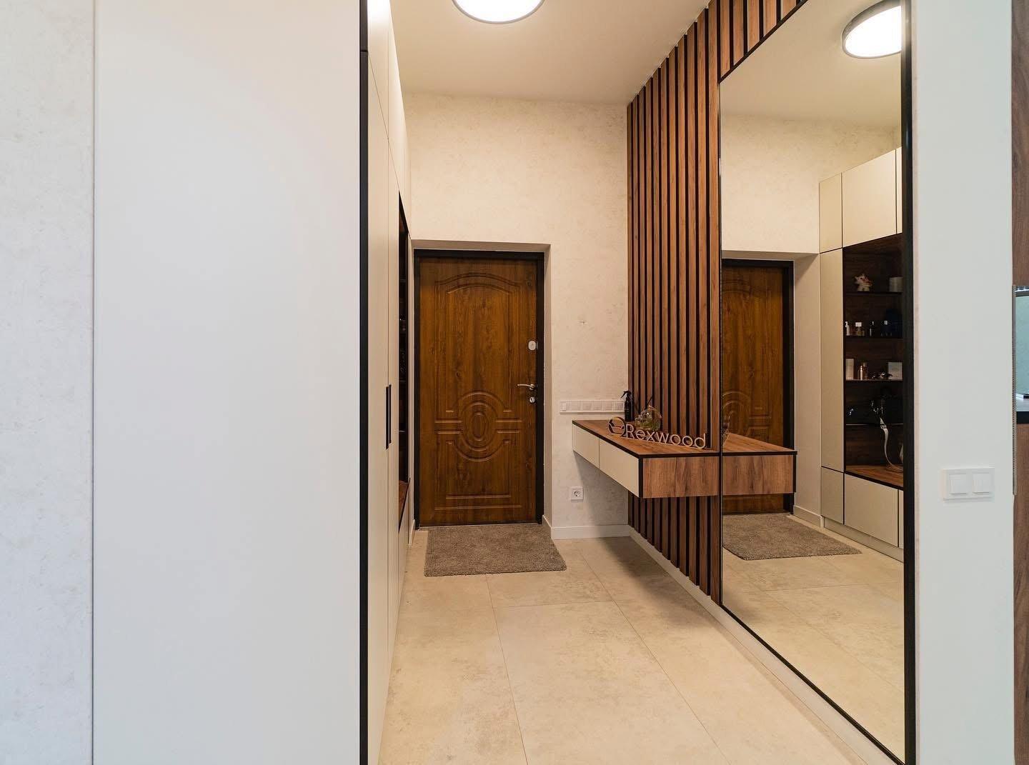 White Entryway Wardrobe with Oak Slat Wall & Floating Console — 2