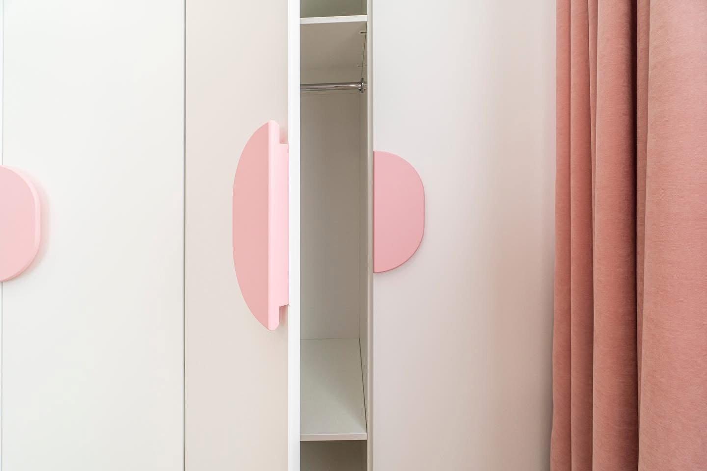Children's Room Wardrobe with Pink Accents — 4
