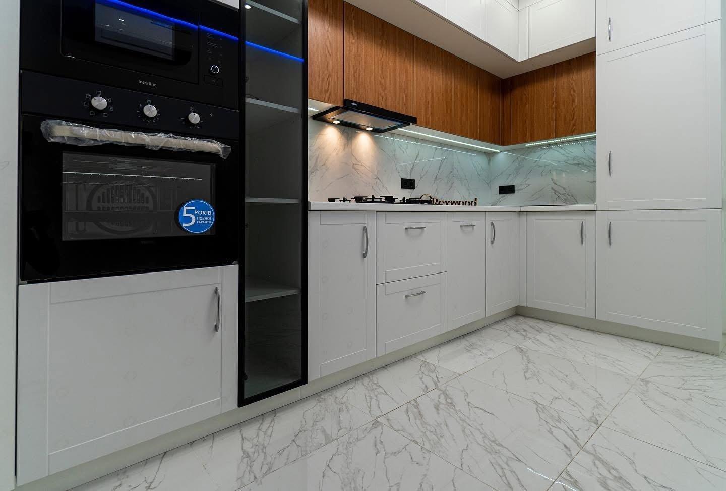 White Shaker & Oak L-Shaped Kitchen with Black-Framed Glass Column — 3