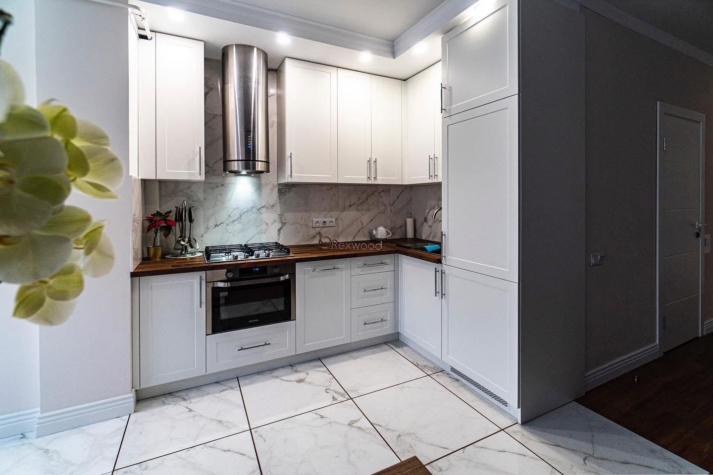 White Shaker Kitchen with Walnut Worktop